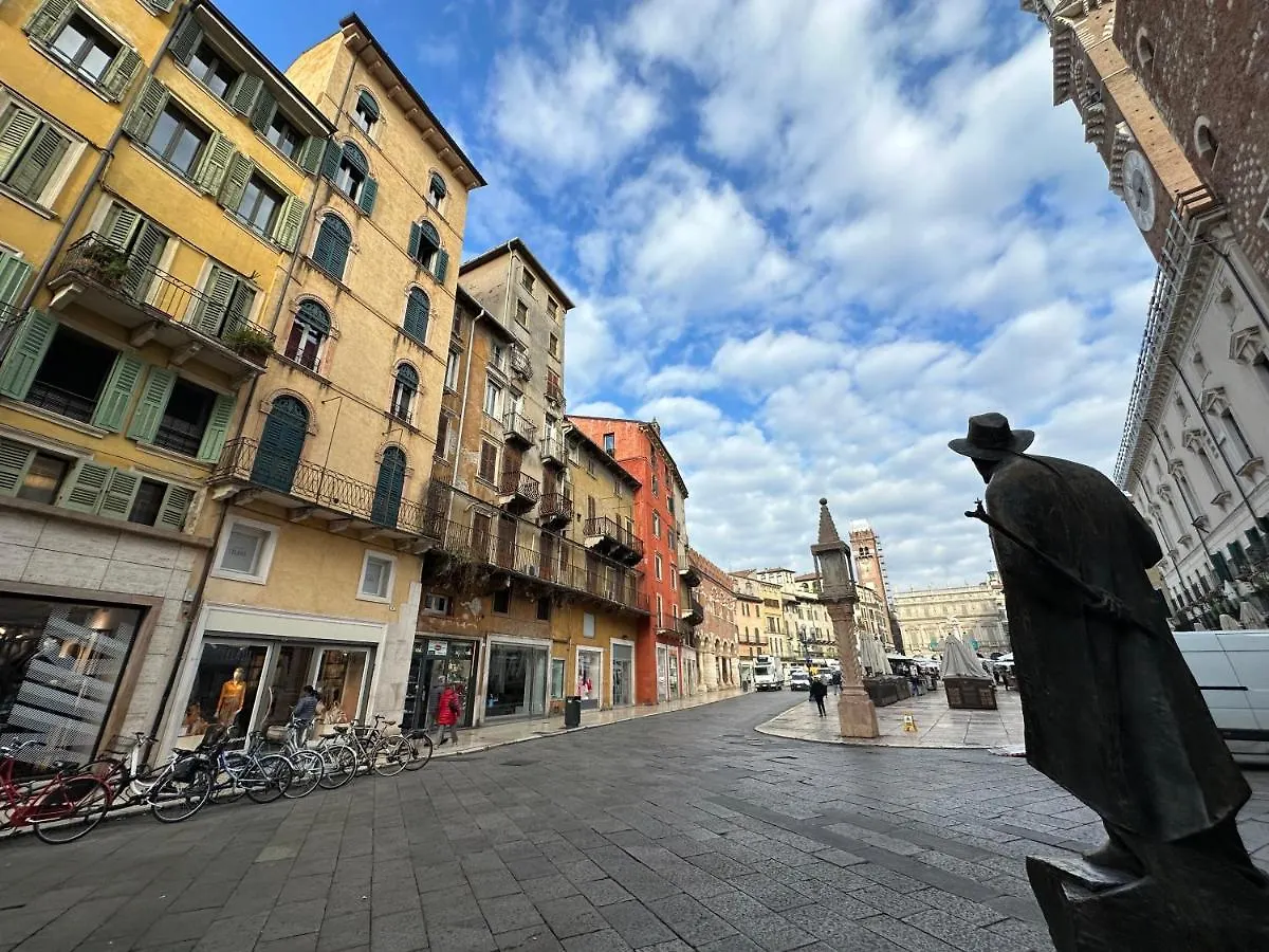 Apartment Verona Luxury Flats Piazza Erbe, Floor 3 Italy