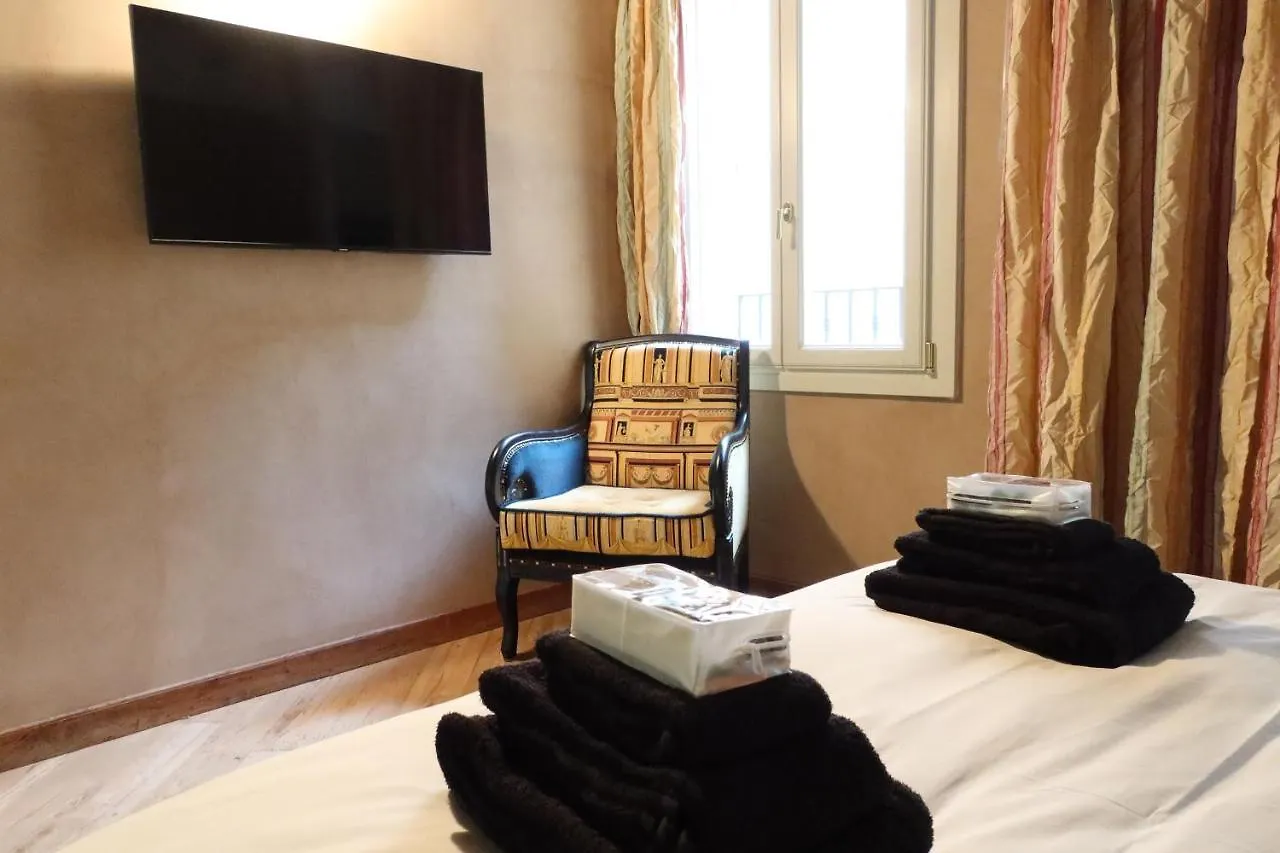 Apartment Verona Luxury Flats Piazza Erbe, Floor 3
