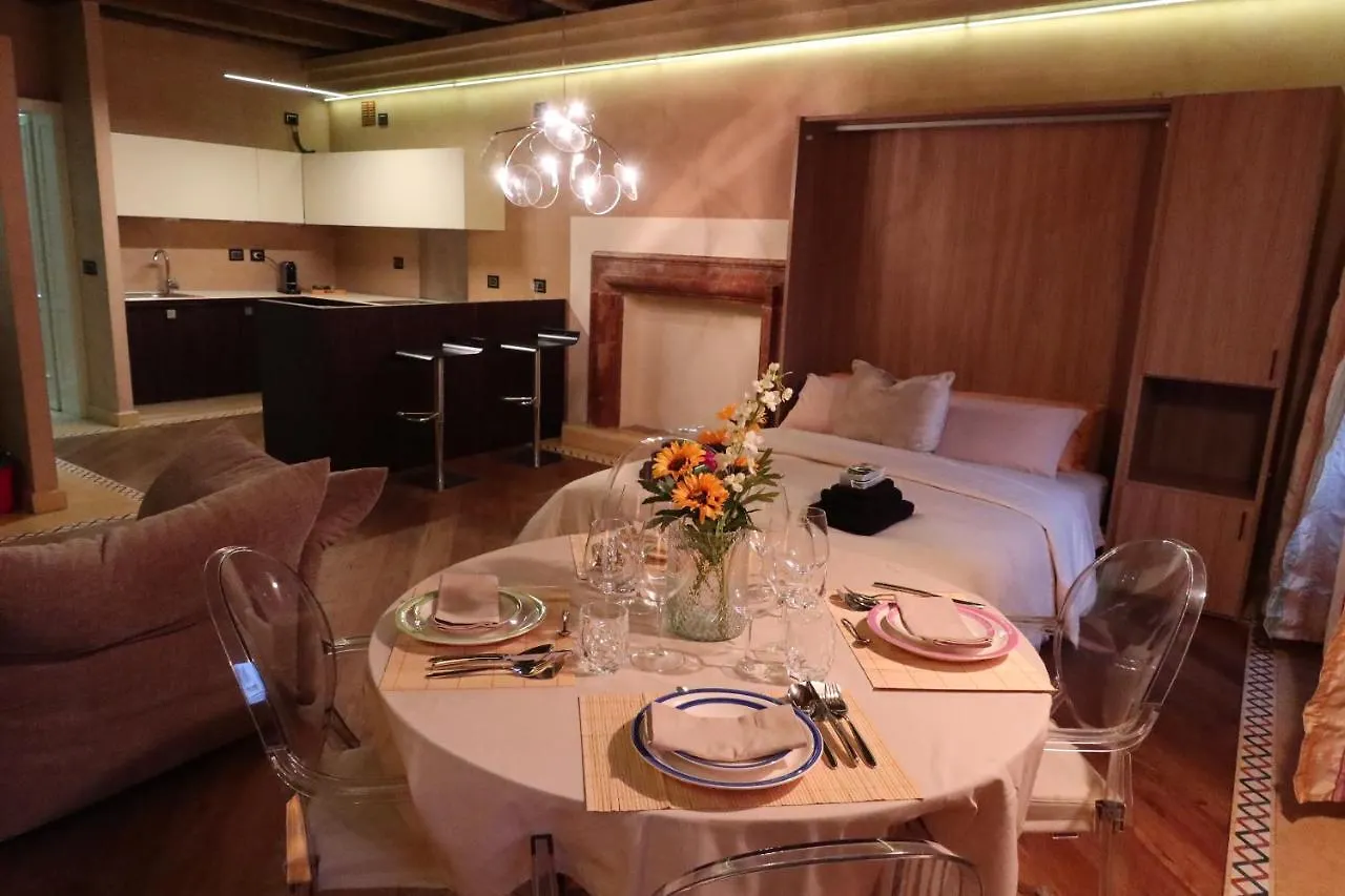 Verona Luxury Flats Piazza Erbe, Floor 3 Apartment