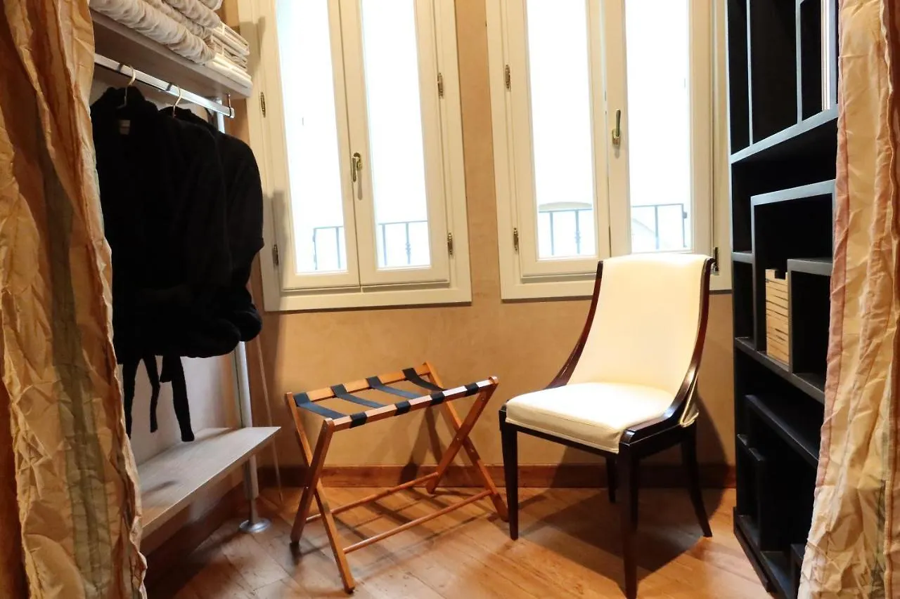 Verona Luxury Flats Piazza Erbe, Floor 3
