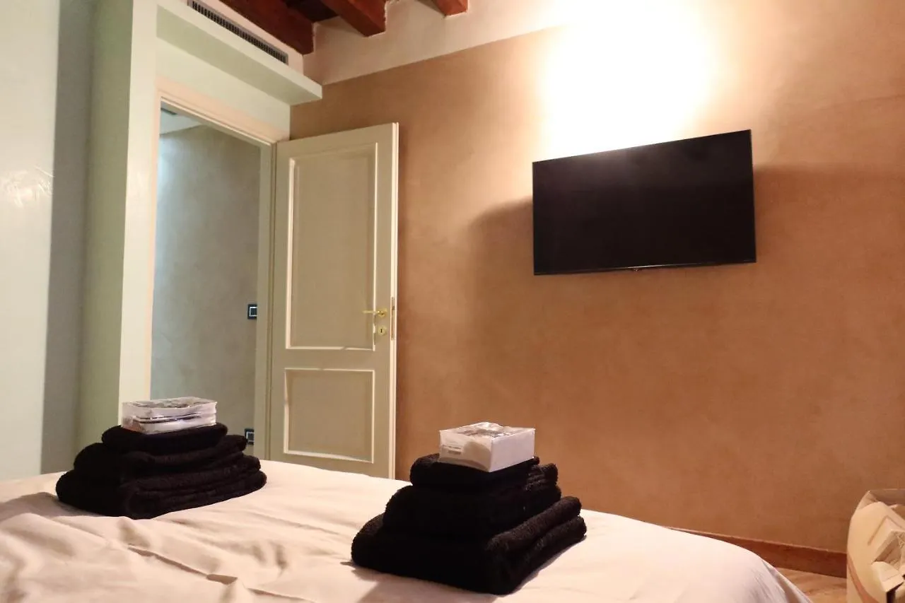 Verona Luxury Flats Piazza Erbe, Floor 3 Apartment