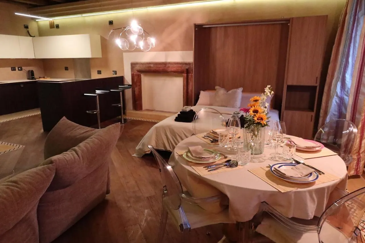 Verona Luxury Flats Piazza Erbe, Floor 3 Italy