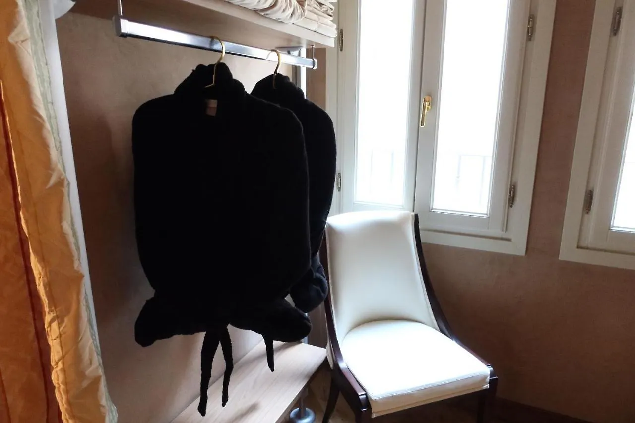 Verona Luxury Flats Piazza Erbe, Floor 3