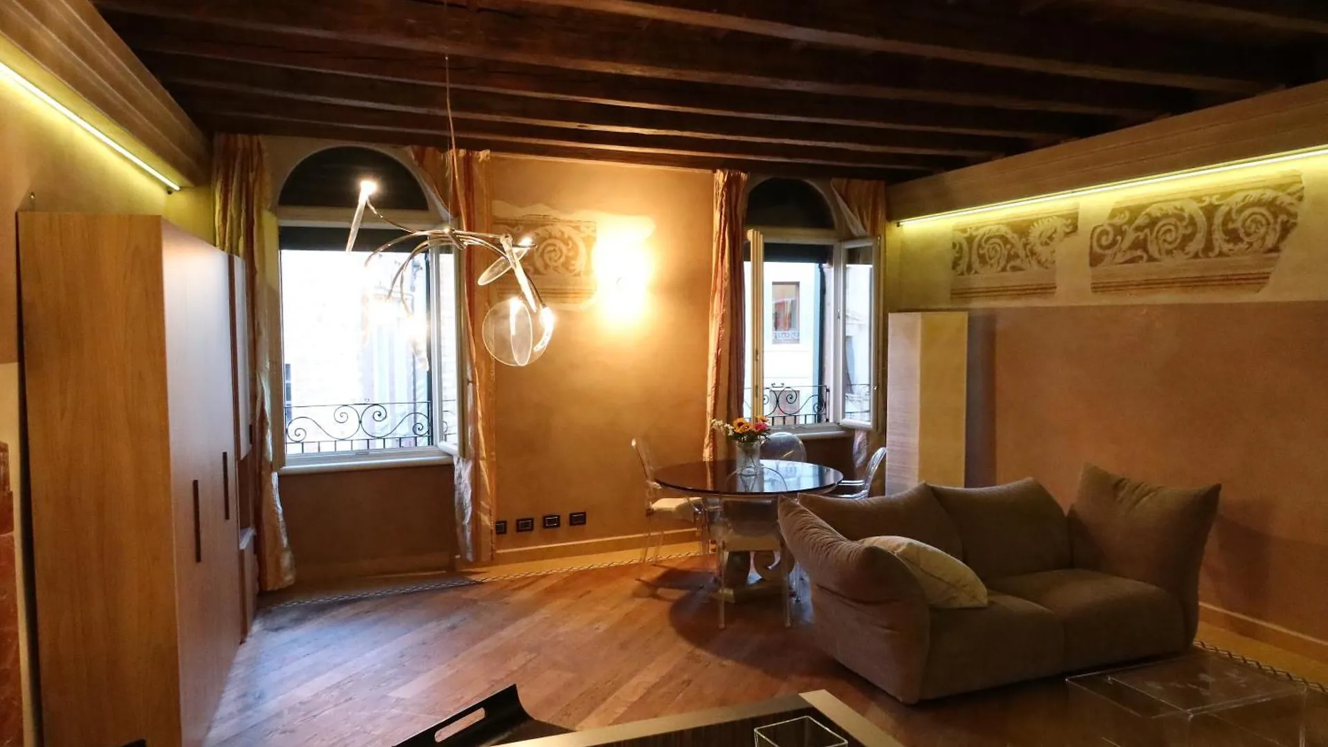 Verona Luxury Flats Piazza Erbe, Floor 3 0*,  Italy