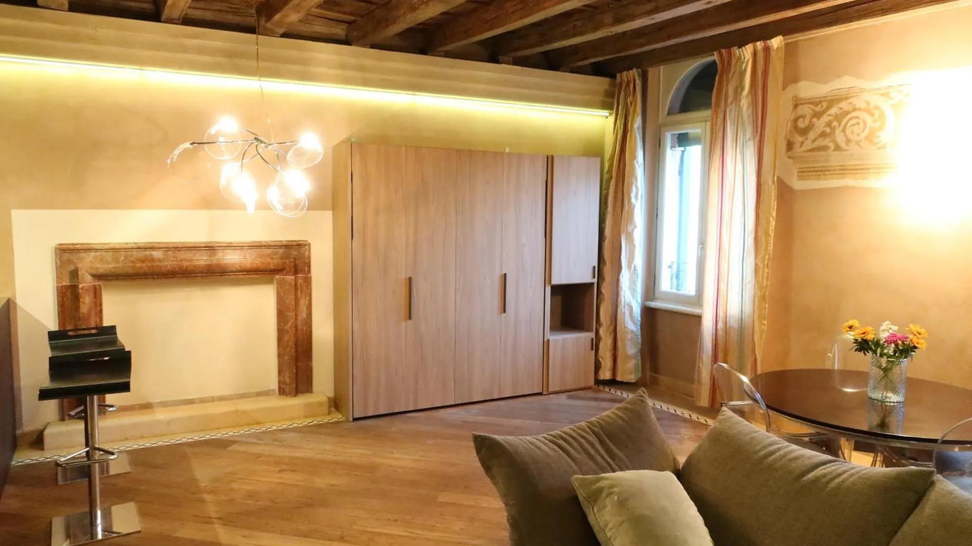 Verona Luxury Flats Piazza Erbe, Floor 3 Italy