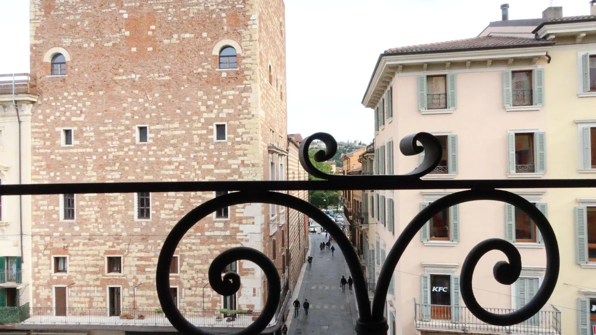 Verona Luxury Flats Piazza Erbe, Floor 3 Italy