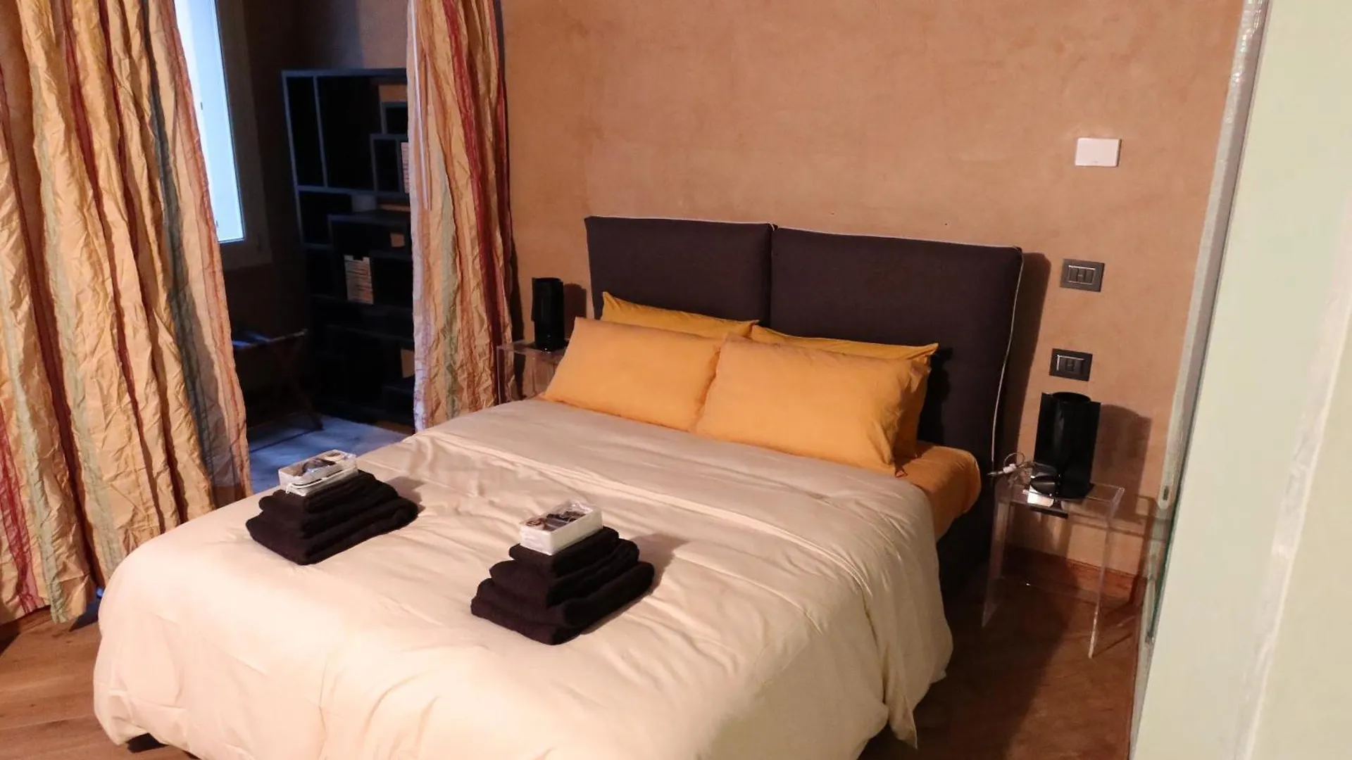 Verona Luxury Flats Piazza Erbe, Floor 3 0*,